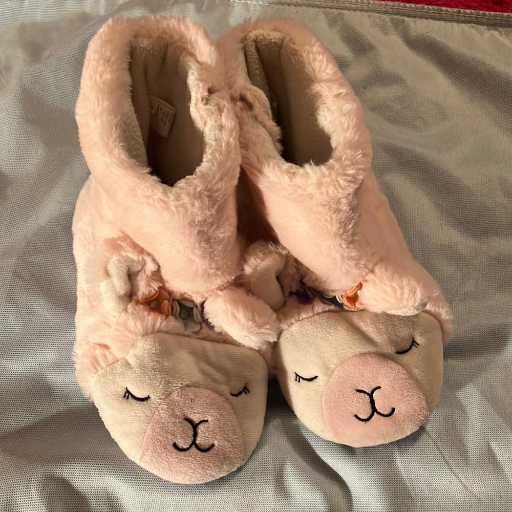 Cat & Jack Doris Llama Toddler Fuzzy Slippers